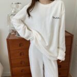 Pyjama d'hiver simples à rayures pour femme_9