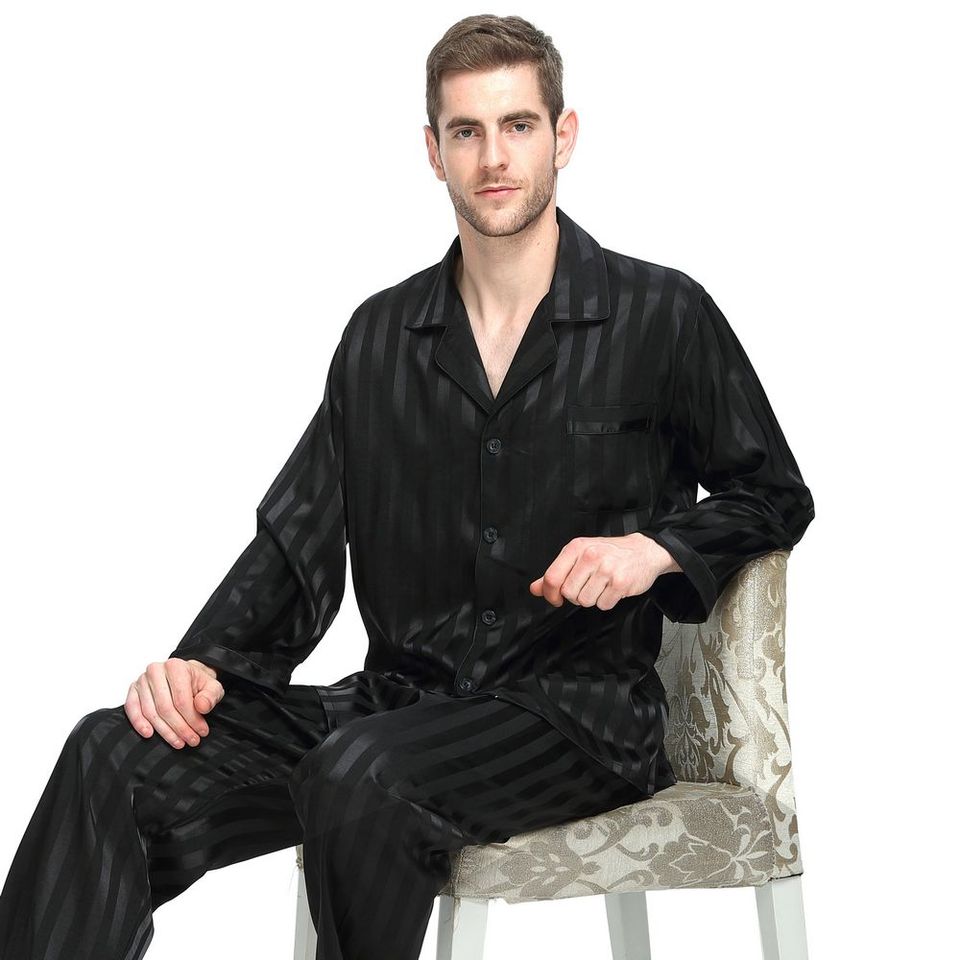 Pyjama de luxe en satin style sobre pour homme_4