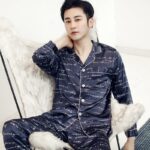 Pyjama de style moderne en soie pour homme_9
