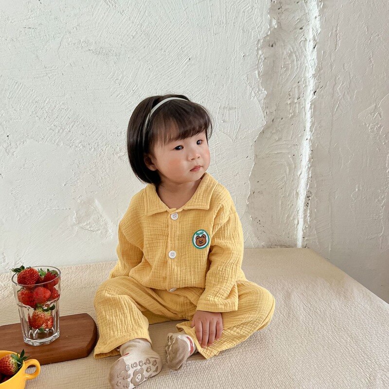 Pyjama en lin et coton pour bébé à col rabattu