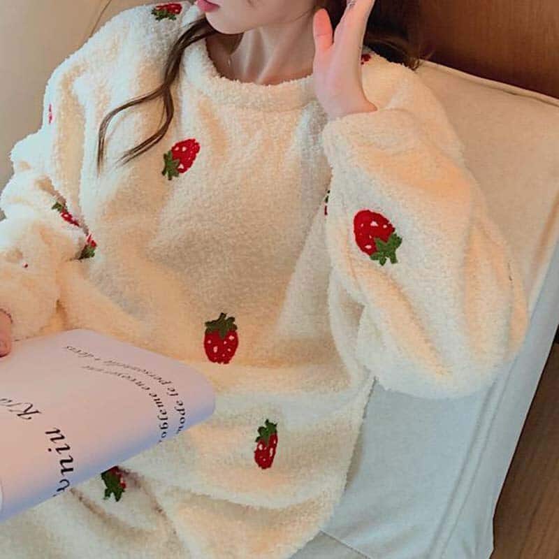 Pyjama en velours à motif fraise pour femmes_3