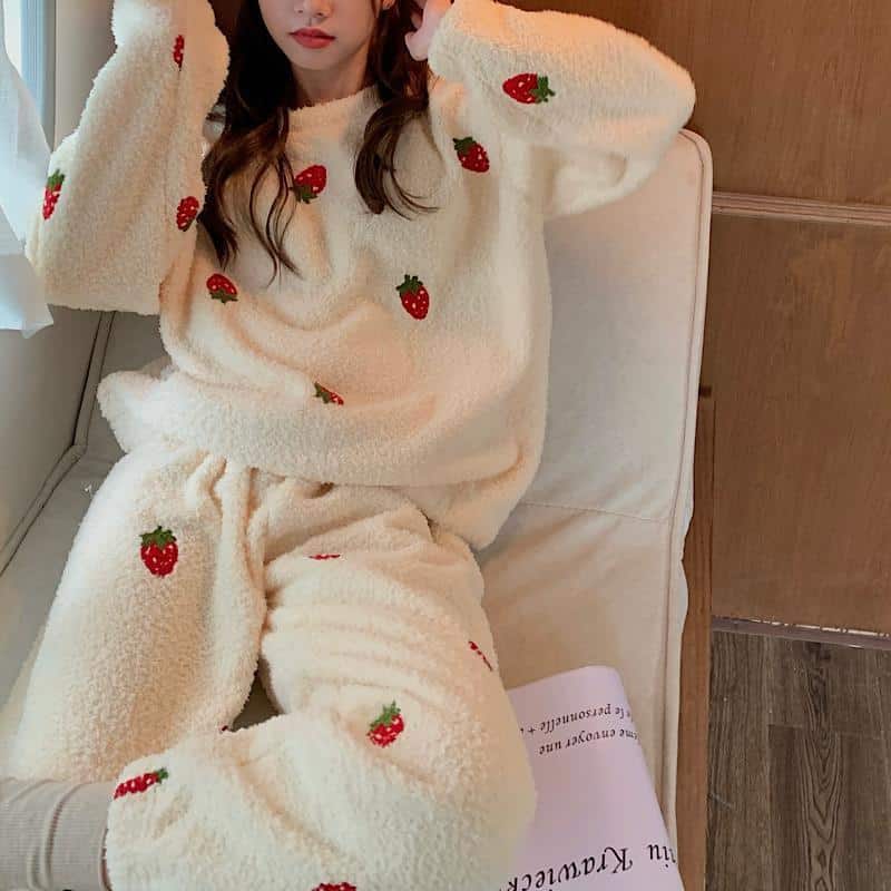 Pyjama en velours à motif fraise pour femmes_4