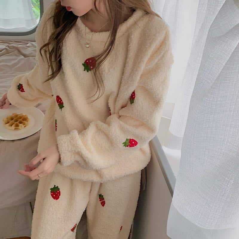 Pyjama en velours à motif fraise pour femmes_6