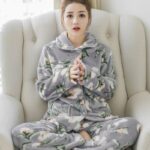Pyjama en velours chaud pour femmes à col rabattu_19