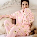 Pyjama en velours chaud pour femmes à col rabattu_26