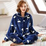 Pyjama en velours chaud pour femmes à col rabattu_29