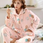 Pyjama en velours chaud pour femmes à col rabattu_9