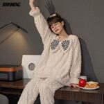 Pyjama en velours design charmant pour femmes_6