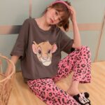 Pyjama à manches courtes pour femmes avec motif Roi lion_5