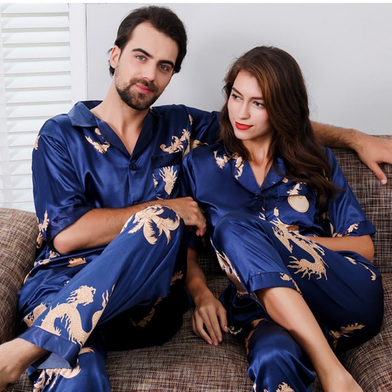 Pyjama élégant en satin pour couple motif dragon_17